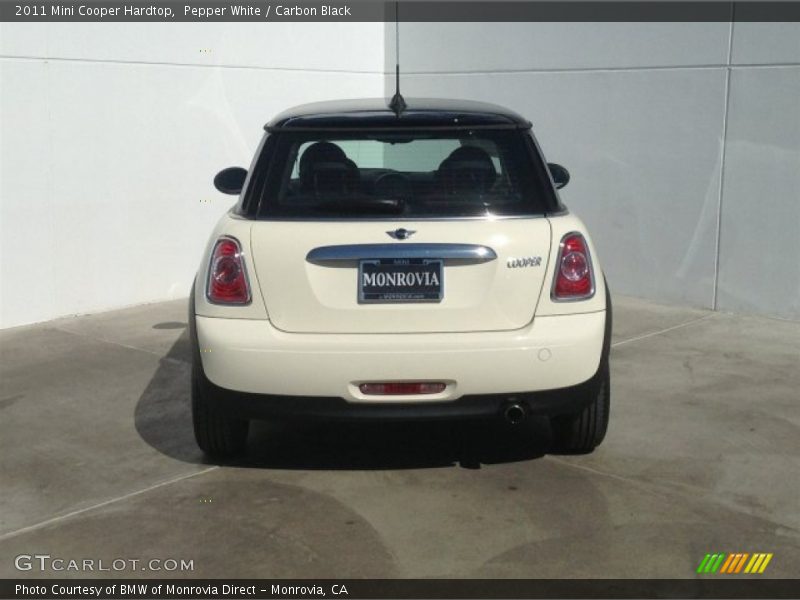 Pepper White / Carbon Black 2011 Mini Cooper Hardtop
