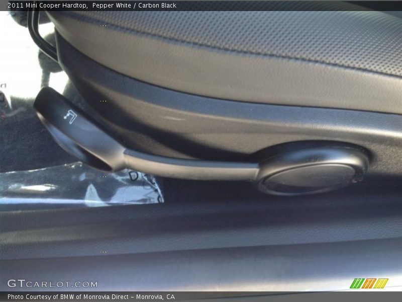 Pepper White / Carbon Black 2011 Mini Cooper Hardtop