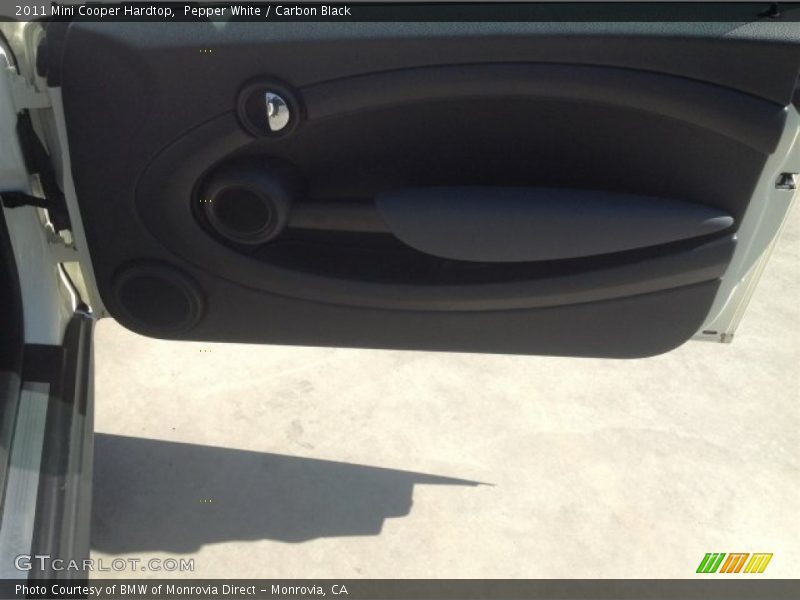 Pepper White / Carbon Black 2011 Mini Cooper Hardtop