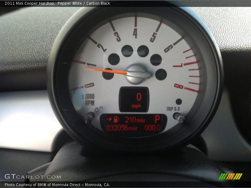 Pepper White / Carbon Black 2011 Mini Cooper Hardtop