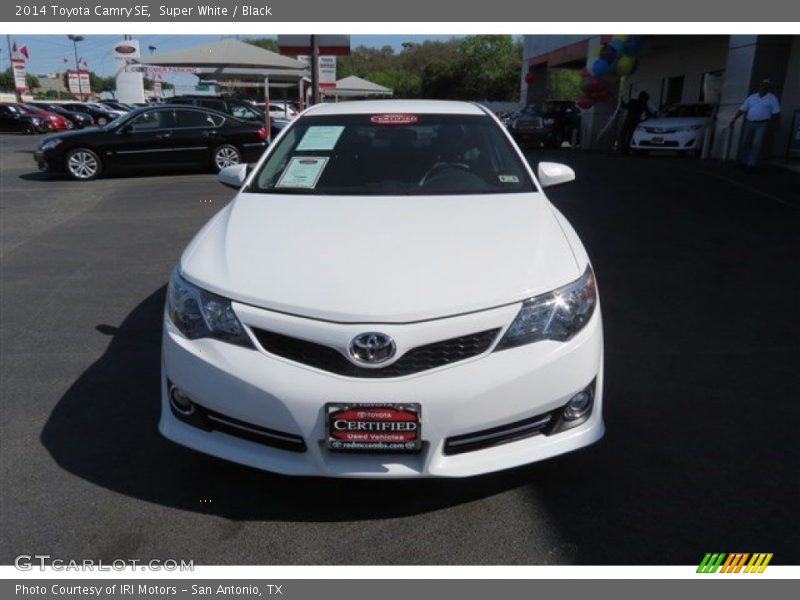 Super White / Black 2014 Toyota Camry SE