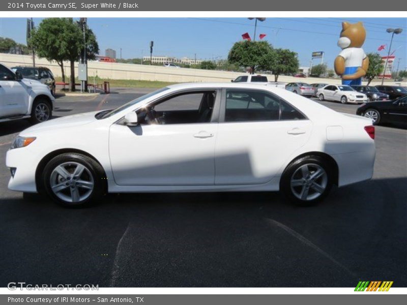 Super White / Black 2014 Toyota Camry SE