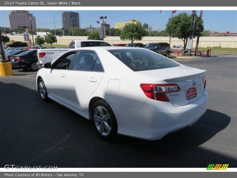 Super White / Black 2014 Toyota Camry SE