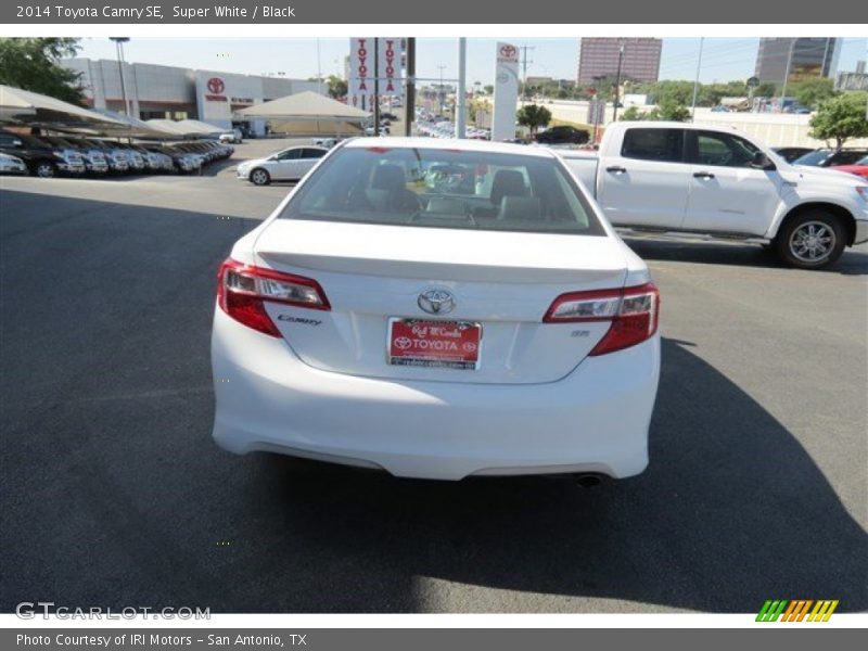 Super White / Black 2014 Toyota Camry SE