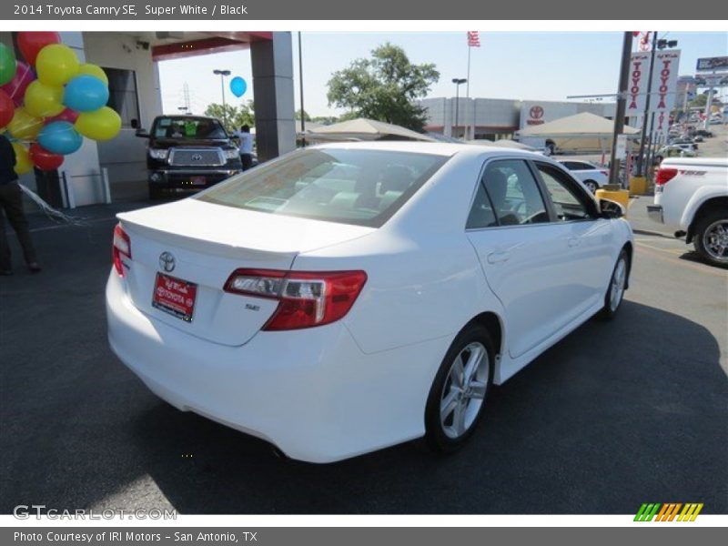 Super White / Black 2014 Toyota Camry SE