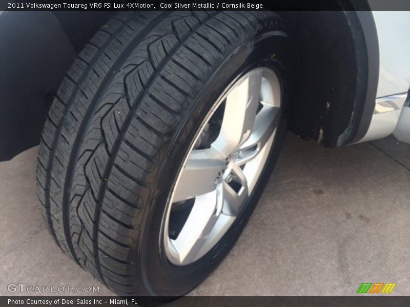 Cool Silver Metallic / Cornsilk Beige 2011 Volkswagen Touareg VR6 FSI Lux 4XMotion