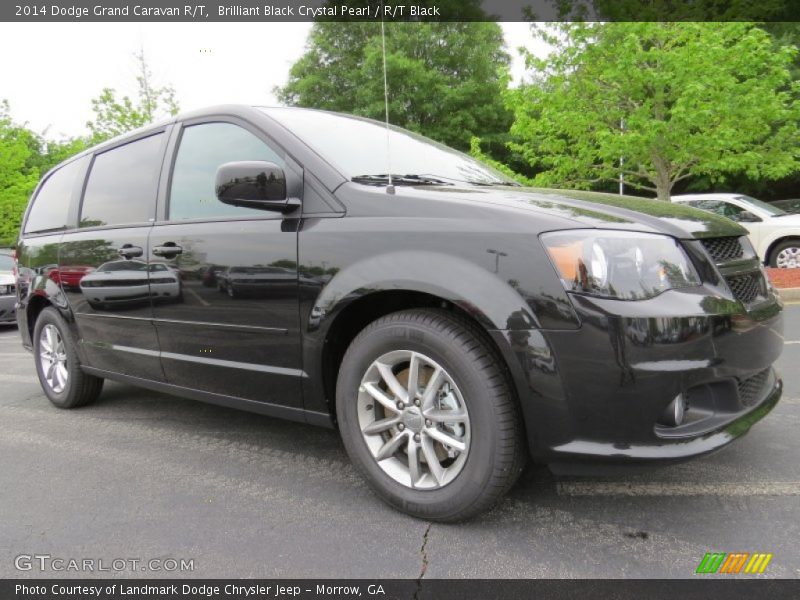 Front 3/4 View of 2014 Grand Caravan R/T
