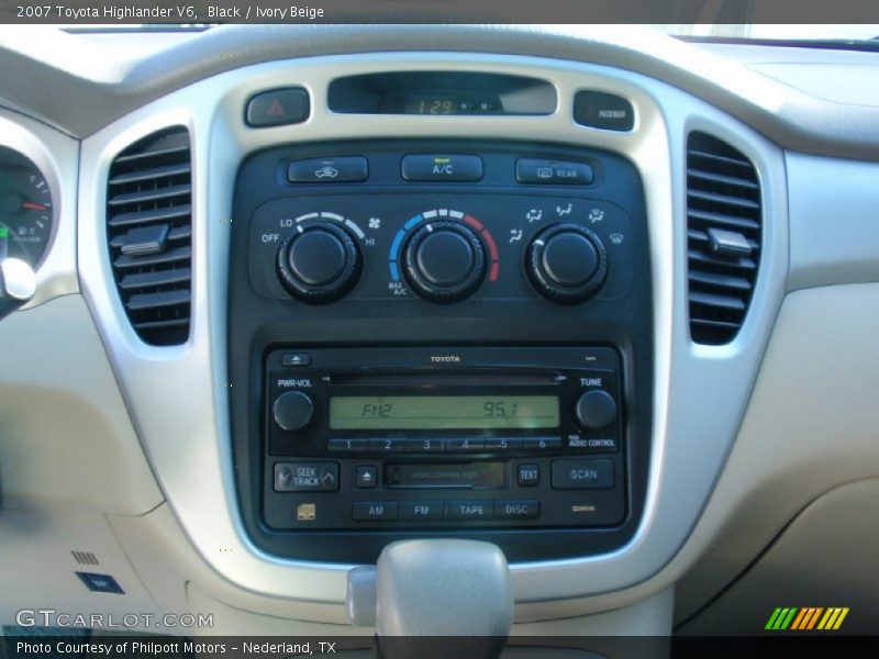 Black / Ivory Beige 2007 Toyota Highlander V6