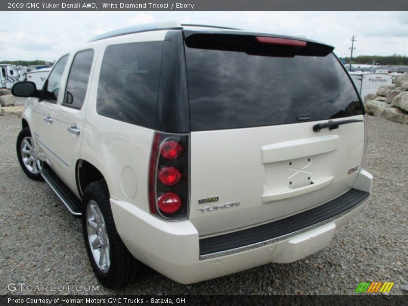 White Diamond Tricoat / Ebony 2009 GMC Yukon Denali AWD