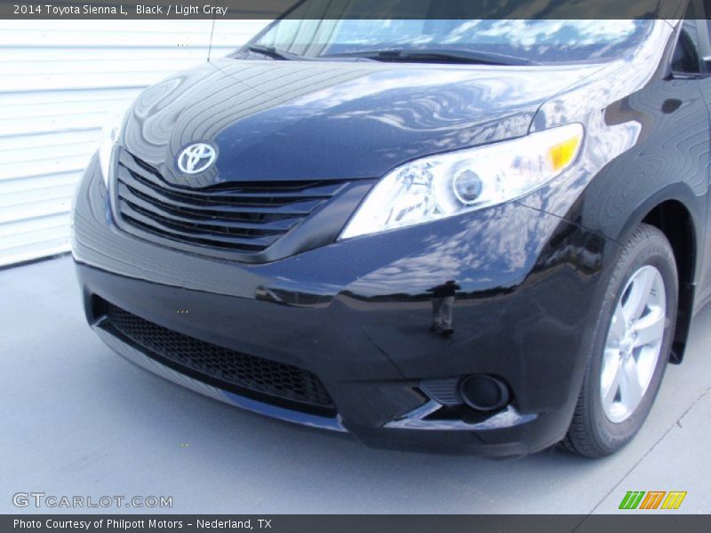Black / Light Gray 2014 Toyota Sienna L