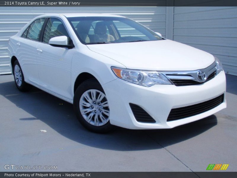 Super White / Ivory 2014 Toyota Camry LE