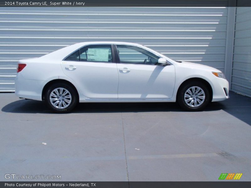 Super White / Ivory 2014 Toyota Camry LE