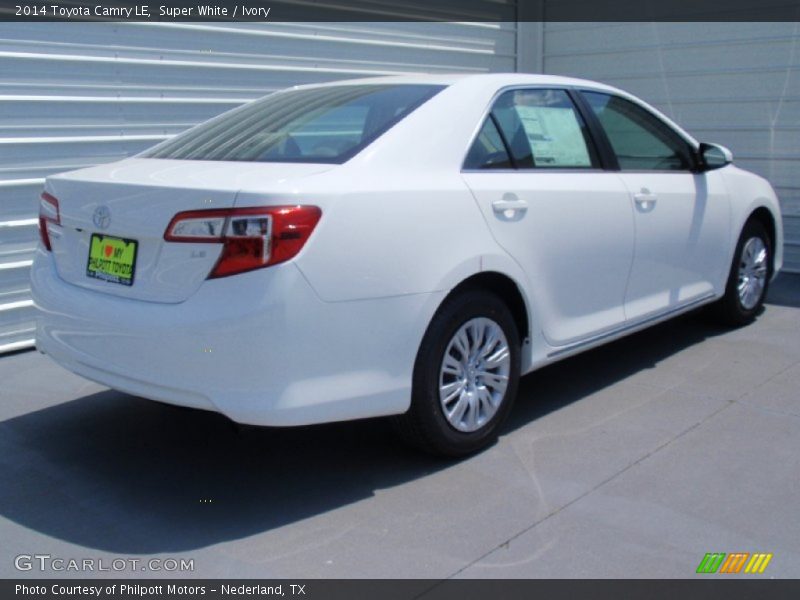 Super White / Ivory 2014 Toyota Camry LE