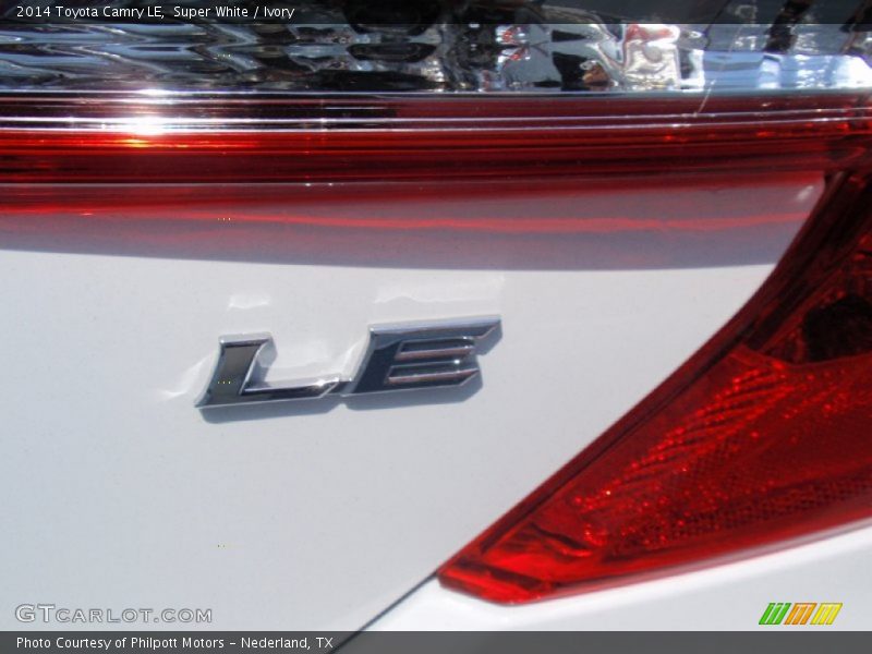 Super White / Ivory 2014 Toyota Camry LE