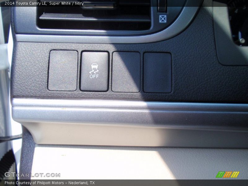 Super White / Ivory 2014 Toyota Camry LE