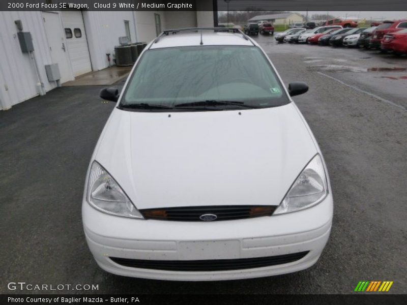 Cloud 9 White / Medium Graphite 2000 Ford Focus SE Wagon