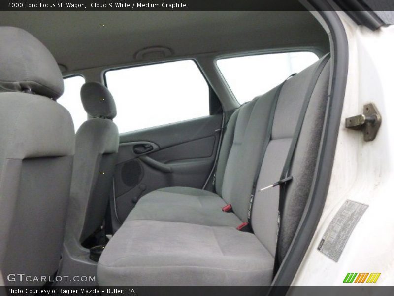 Cloud 9 White / Medium Graphite 2000 Ford Focus SE Wagon
