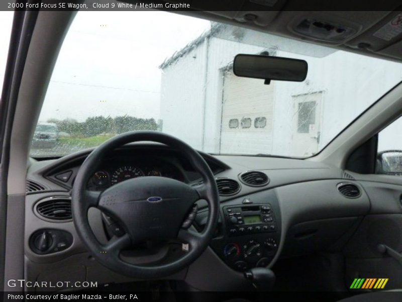 Cloud 9 White / Medium Graphite 2000 Ford Focus SE Wagon