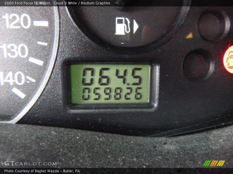 Cloud 9 White / Medium Graphite 2000 Ford Focus SE Wagon