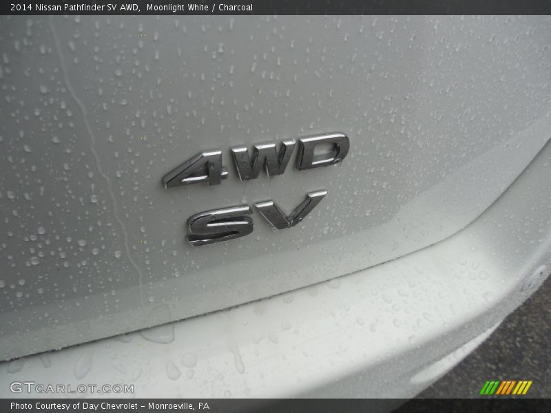 Moonlight White / Charcoal 2014 Nissan Pathfinder SV AWD