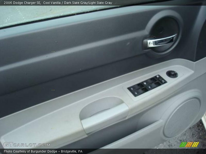 Cool Vanilla / Dark Slate Gray/Light Slate Gray 2006 Dodge Charger SE