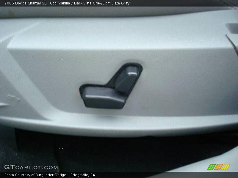 Cool Vanilla / Dark Slate Gray/Light Slate Gray 2006 Dodge Charger SE