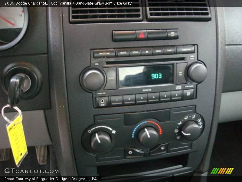 Cool Vanilla / Dark Slate Gray/Light Slate Gray 2006 Dodge Charger SE