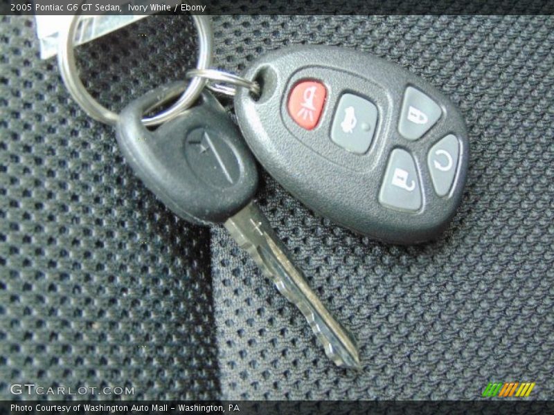 Ivory White / Ebony 2005 Pontiac G6 GT Sedan