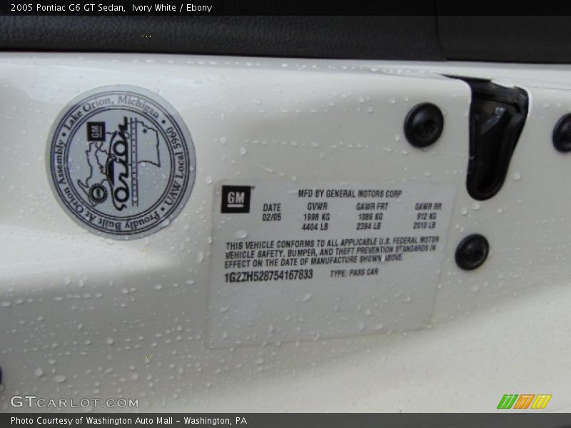Ivory White / Ebony 2005 Pontiac G6 GT Sedan