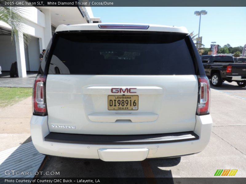 White Diamond Tricoat / Cocoa/Dune 2015 GMC Yukon SLT