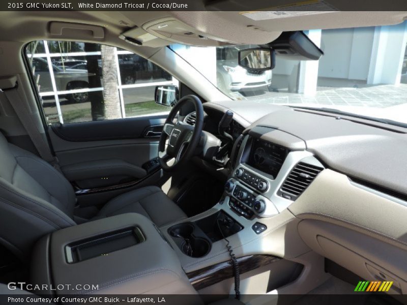 White Diamond Tricoat / Cocoa/Dune 2015 GMC Yukon SLT
