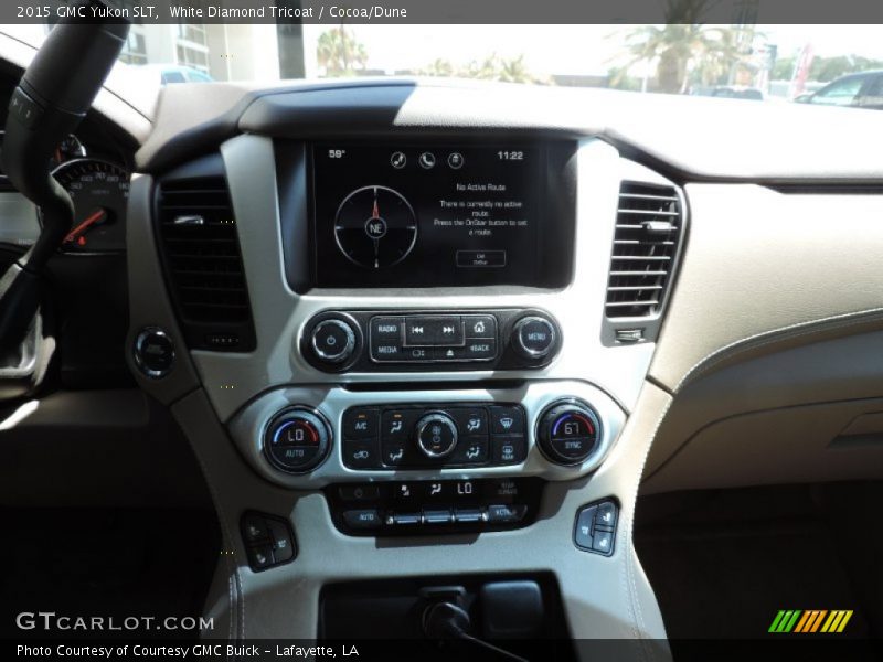 White Diamond Tricoat / Cocoa/Dune 2015 GMC Yukon SLT