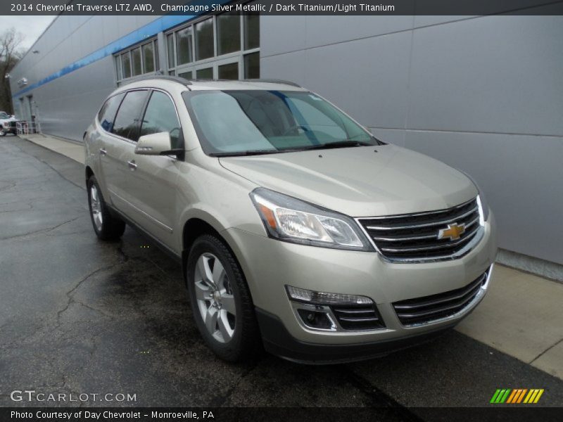 Front 3/4 View of 2014 Traverse LTZ AWD