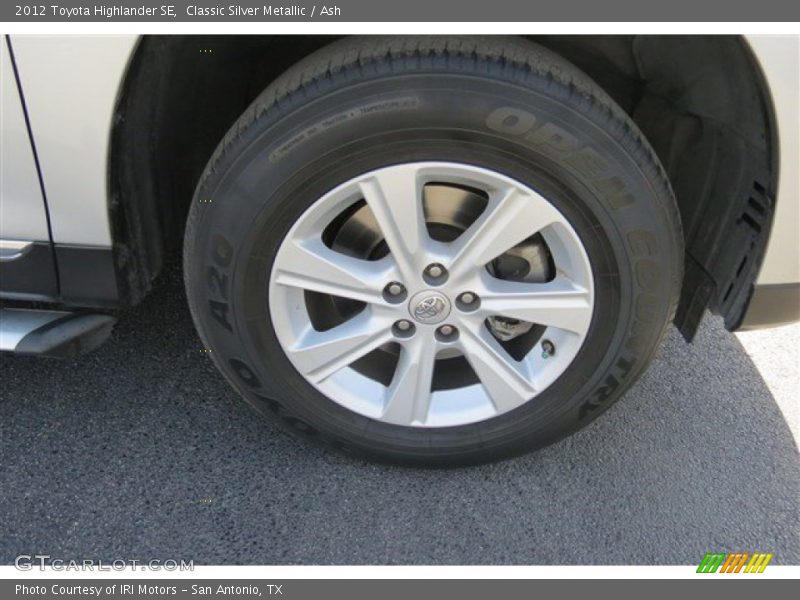 Classic Silver Metallic / Ash 2012 Toyota Highlander SE