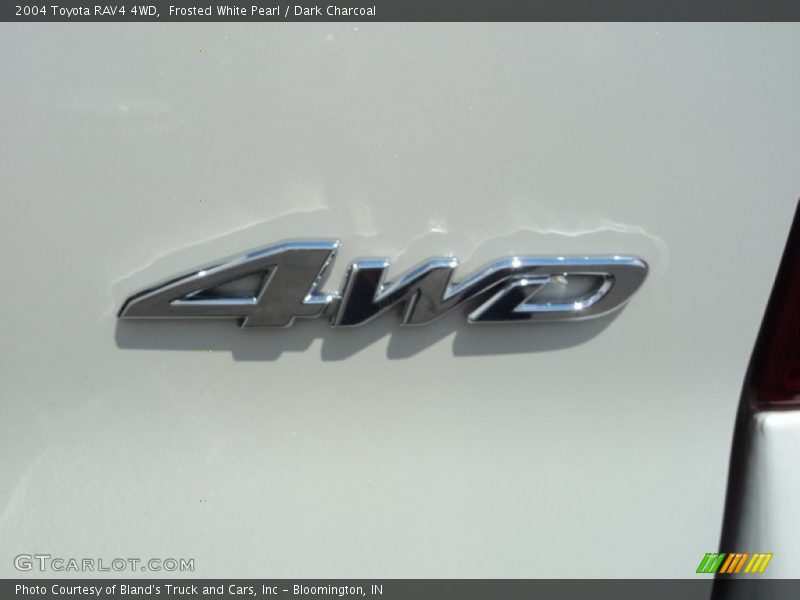 Frosted White Pearl / Dark Charcoal 2004 Toyota RAV4 4WD
