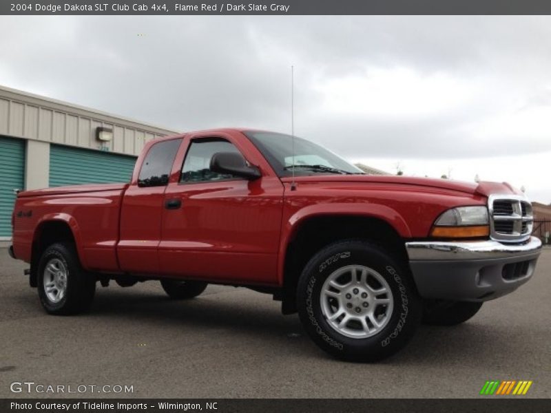 Front 3/4 View of 2004 Dakota SLT Club Cab 4x4