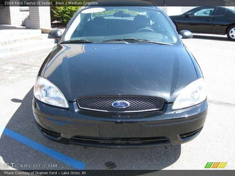 Black / Medium Graphite 2004 Ford Taurus SE Sedan