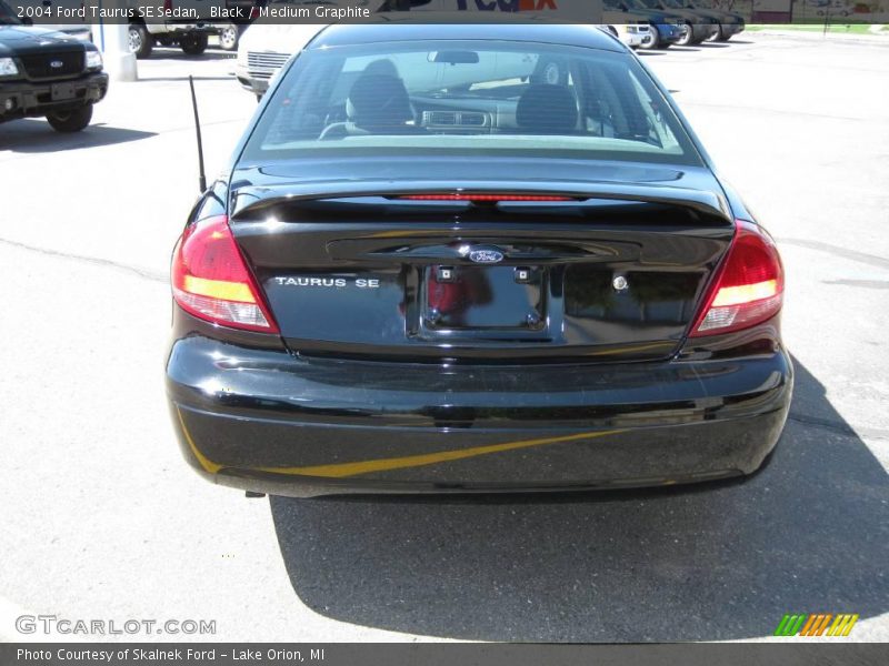 Black / Medium Graphite 2004 Ford Taurus SE Sedan