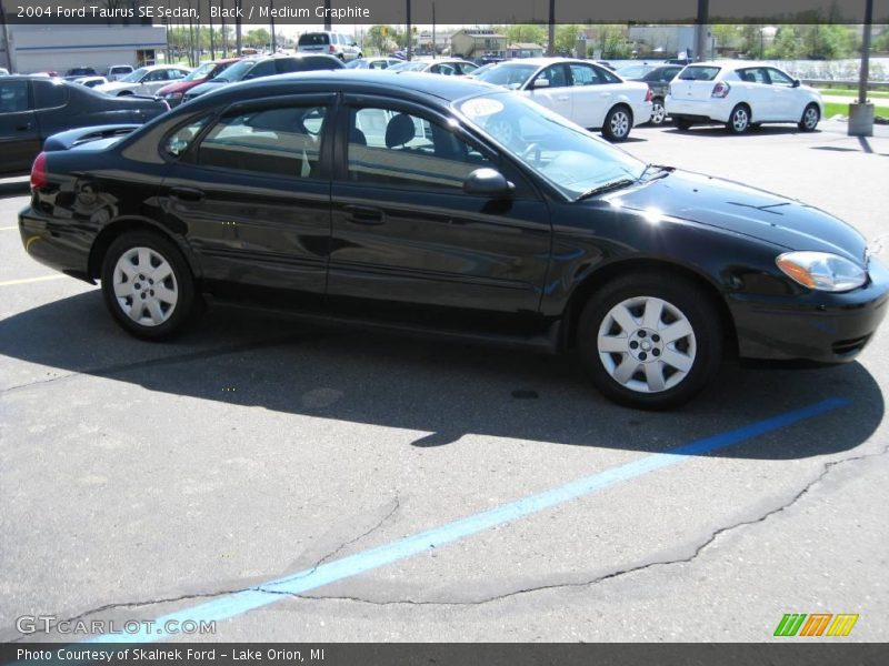 Black / Medium Graphite 2004 Ford Taurus SE Sedan