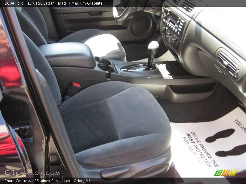 Black / Medium Graphite 2004 Ford Taurus SE Sedan