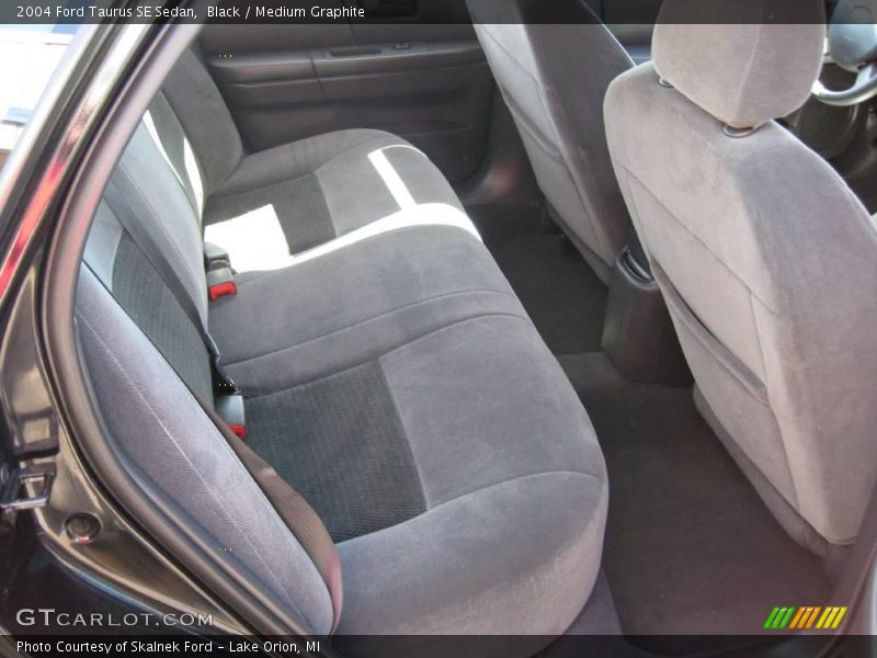 Black / Medium Graphite 2004 Ford Taurus SE Sedan