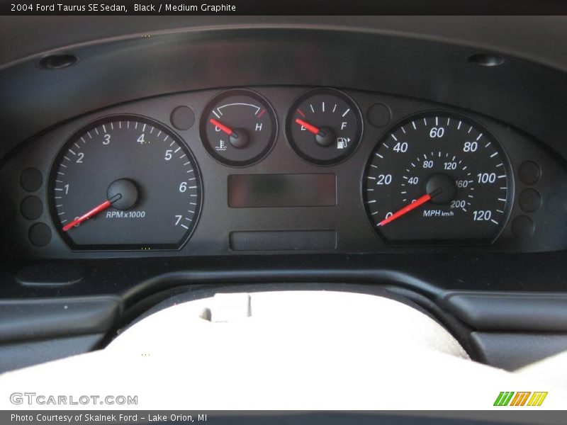 Black / Medium Graphite 2004 Ford Taurus SE Sedan