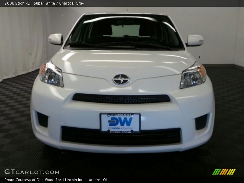 Super White / Charcoal Gray 2008 Scion xD