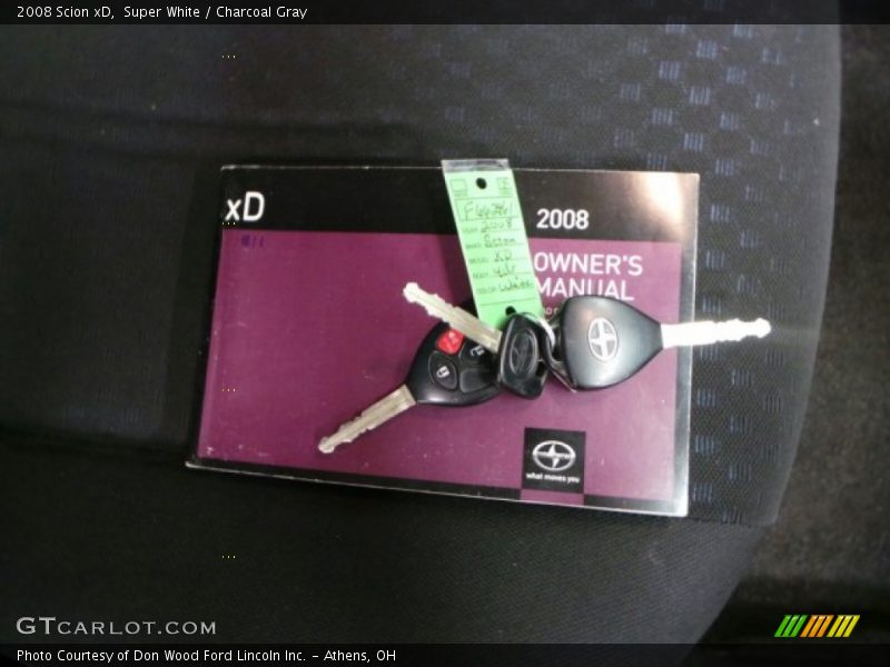 Super White / Charcoal Gray 2008 Scion xD