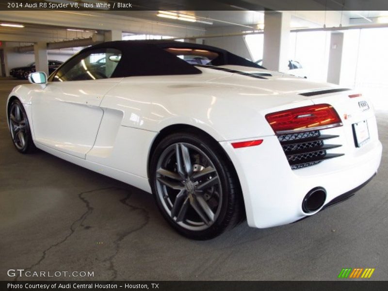 Ibis White / Black 2014 Audi R8 Spyder V8