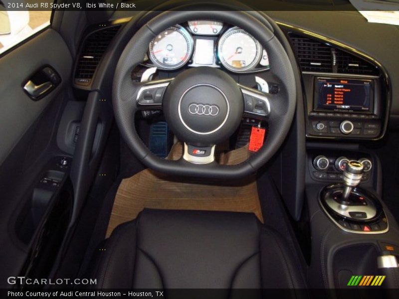 Ibis White / Black 2014 Audi R8 Spyder V8