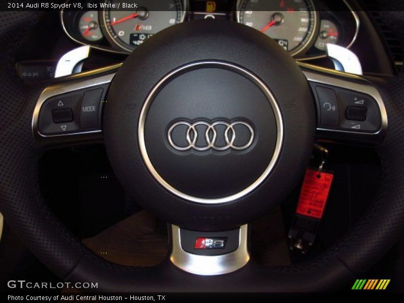 Ibis White / Black 2014 Audi R8 Spyder V8