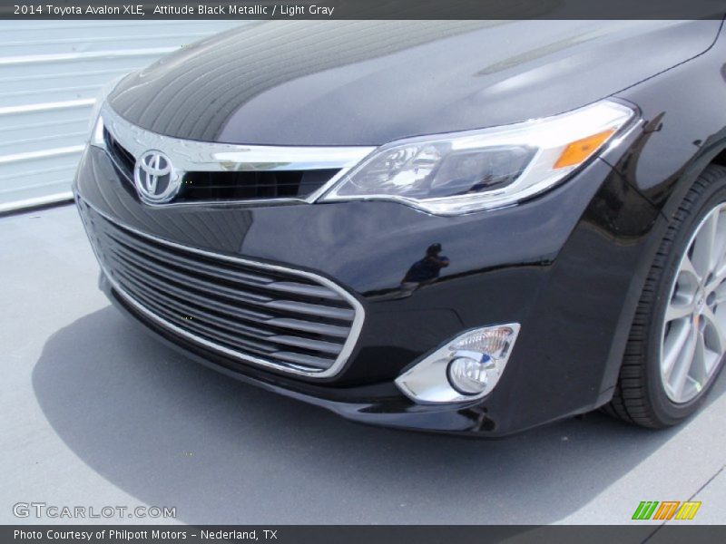 Attitude Black Metallic / Light Gray 2014 Toyota Avalon XLE
