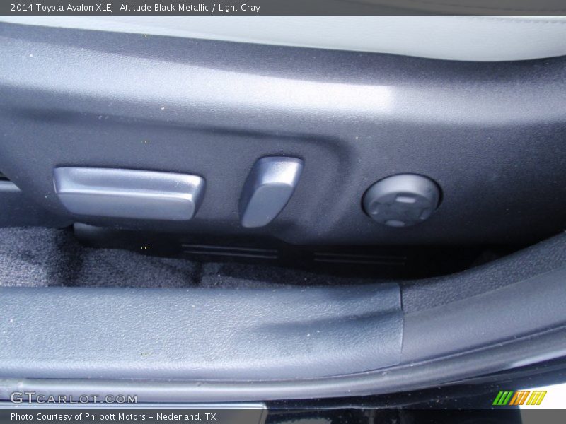 Attitude Black Metallic / Light Gray 2014 Toyota Avalon XLE