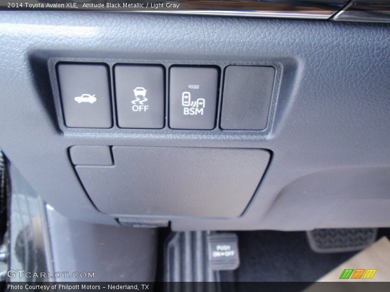 Attitude Black Metallic / Light Gray 2014 Toyota Avalon XLE